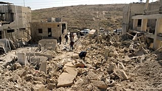 İsrail'in hava saldırısı sonucu hayatını kaybeden iki kişinin İran Devrım Muhafızı olduğuı bildirildi