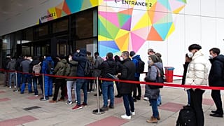 Austríacos faziam fila para se vacinarem quando a vacinação ainda era obrigatória