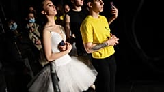 Bailarinos do Kyiv City Ballet no palco do Châtelet (durante a reportagem de Rana Moussaoui)