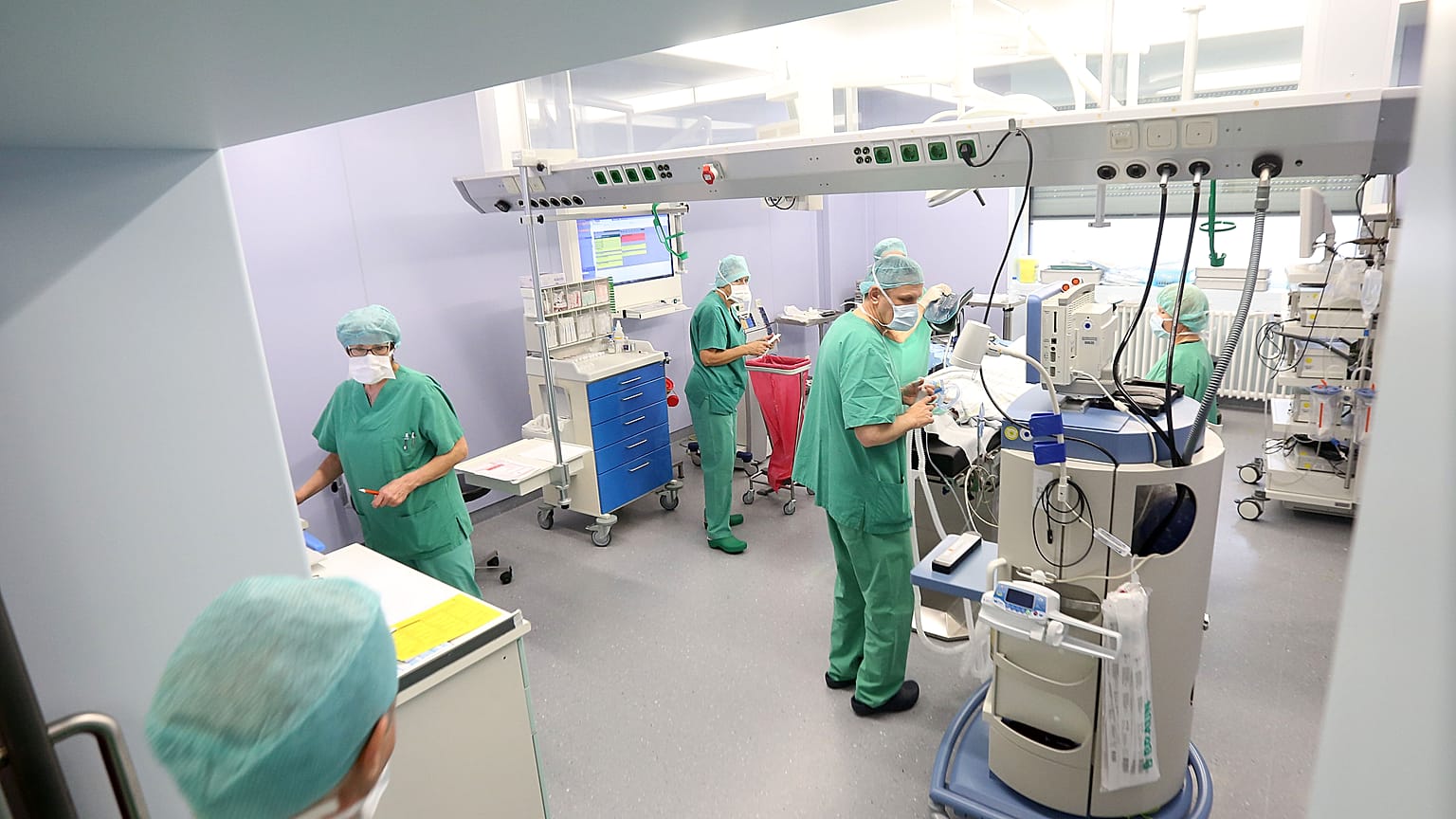 Doctors and nurses in the operating room in the hospital in Prenzlau, Germany.