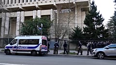 Polizeiaufgebot vor der russischen Botschaft in Paris (Aufnahme vom 22. Februar 2022)