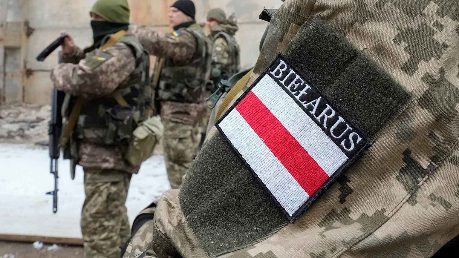 Белорусские добровольцы на тренировочной базе в Киеве 8 марта 2022