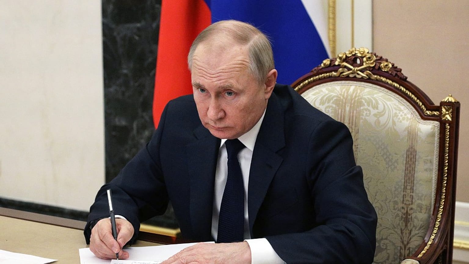 Sanctions occidentales : Vladimir Poutine les qualifie d'"illégitimes" 