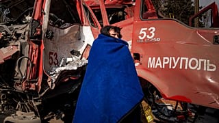 Φωτό από τον βομβαρδισμό στη Μαριούπολη