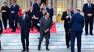 Στιγμιότυπο από την άτυπη σύνοδο των «27» στις Βερσαλλίες