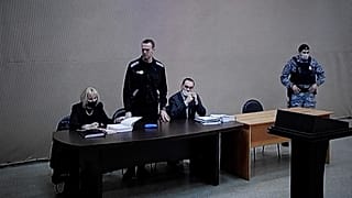Alexei Navalny em tribunal a 15 de fevereiro (arquivo)