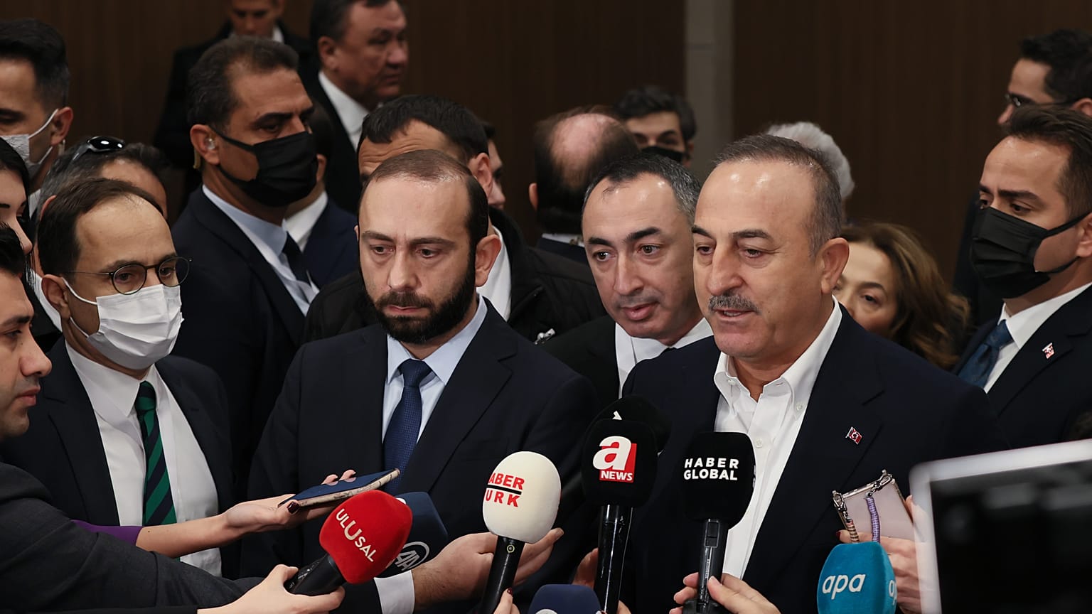 Dışişleri Bakanı Mevlüt Çavuşoğlu, Ermeni mevkidaşı Ararat Mirzoyan ile bir araya geldi