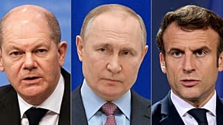 Almanya Şansölyesi Scholz (solda), Rusya Devlet Başkanı Putin, Fransa Cumhurbaşkanı Macron (sağda) 
