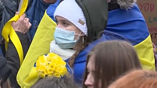 Teilnehmerin einer Kundgebung in Paris
