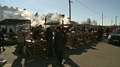 Mientras las fuerzas rusas se acercán cada vez más a Kiev, los ucranianos preparan sus defensas