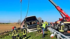 Flüchtlingsbus in Italien verunglückt - eine Tote