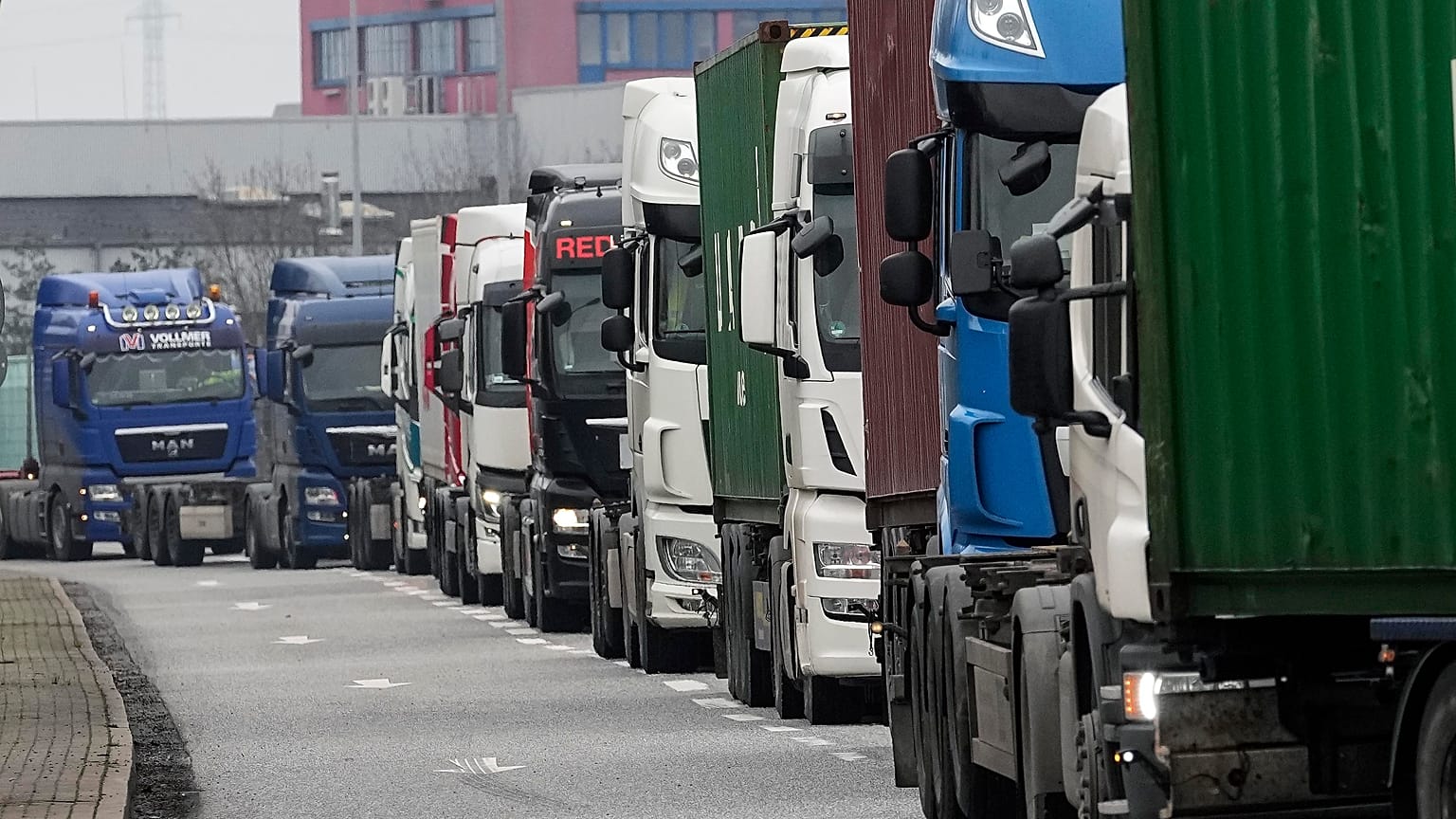 LKW-Stau in Hamburger Hafen