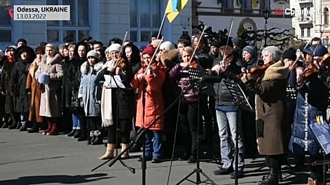 Одесса: акция "Свободное небо" артистов Оперного театра