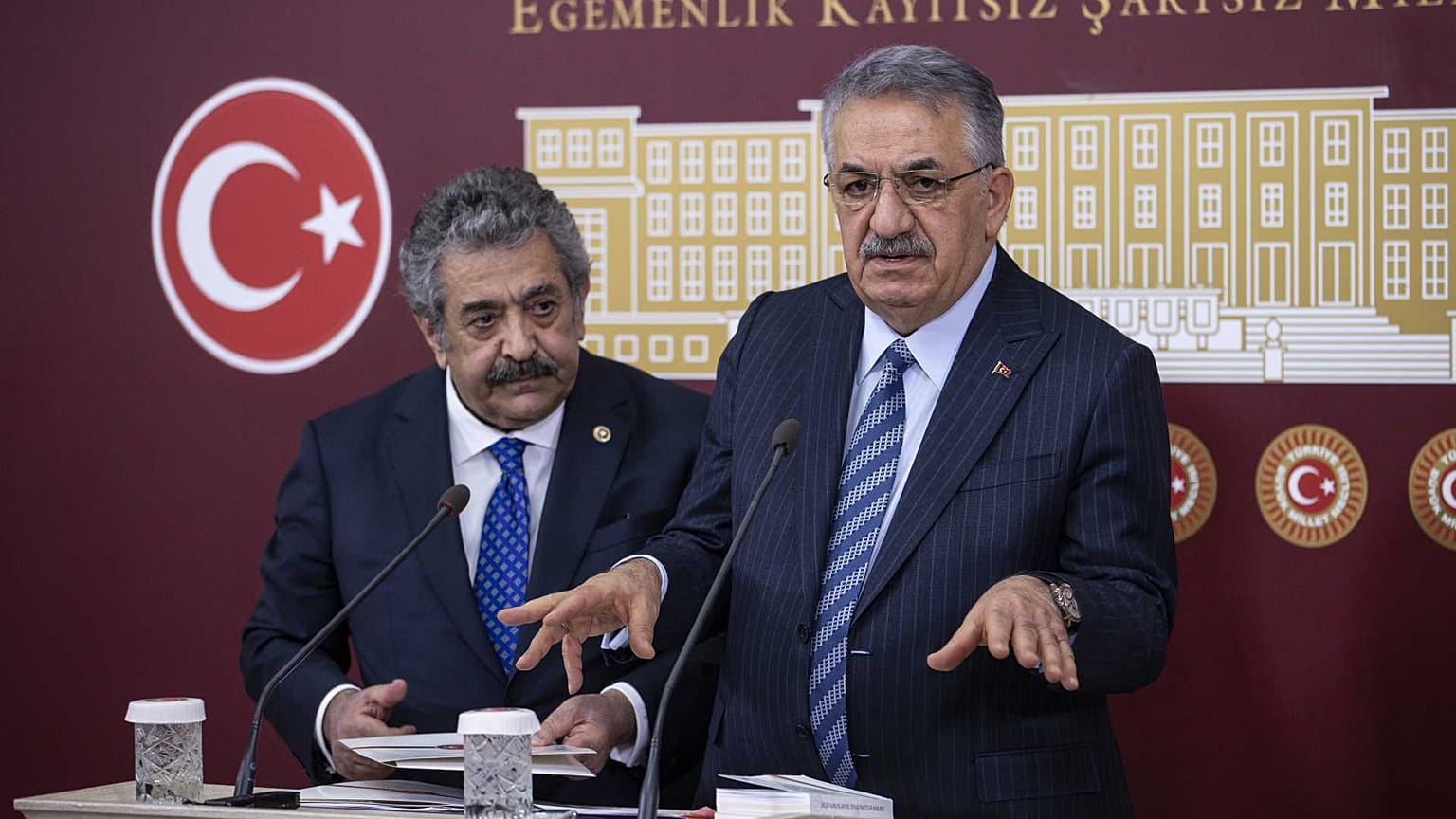 AK Parti Genel Başkan Yardımcısı Hayati Yazıcı ve MHP Genel Başkan Yardımcısı Feti Yıldız