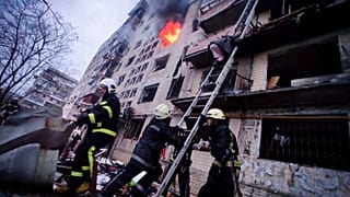 Edificio bombardeado en Kiev, Ucrania