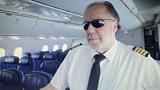 Ηθοποιός έσωσε Ουκρανούς πρόσφυγες με το δικό του αεροπλάνο