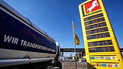 Una gasolinera muestra los precios récord del combustible en Gelsenkirchen, Alemania, el lunes 7 de marzo de 2022.