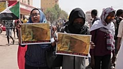 متظاهرون سودانيون مناهضون للانقلاب يشاركون في الlظاهرات المستمرة ضد الحكم العسكري في الخرطوم - السودان> 2022/03/14