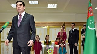 قربانقلی بردی‌محمداف، رئیس جمهوری ترکمنستان به همراه خانواده‌اش