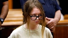 Anna Szorokin 2018 októberében, a new york-i legfelsőbb bíróság előtt