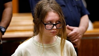 Anna Szorokin 2018 októberében, a new york-i legfelsőbb bíróság előtt