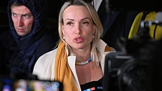 Марина Овсянникова на выходе из здания Останкинского суда