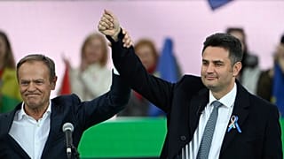 Donald Tusk, az Európai Néppárt elnöke és Márki-Zay Péter, az ellenzék közös miniszterelnök-jelöltje az Egységben Magyarországért nagygyűlésén Budapesten, 2022. március 15-én