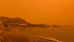 orange-tinted cars, dusty metro corridors and a hazy horizon in Madrid after a thin layer of sand from the Sahara fell on a large part of Spain on the night of March 14th. 