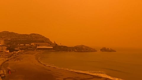 orange-tinted cars, dusty metro corridors and a hazy horizon in Madrid after a thin layer of sand from the Sahara fell on a large part of Spain on the night of March 14th. 