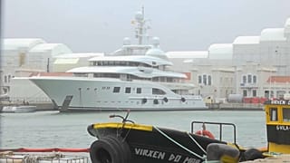 El superyate Valerie en Barcelona, España.