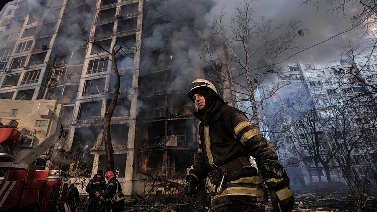 Ukraine : bombardements sur Kyiv, évacuations à Marioupol