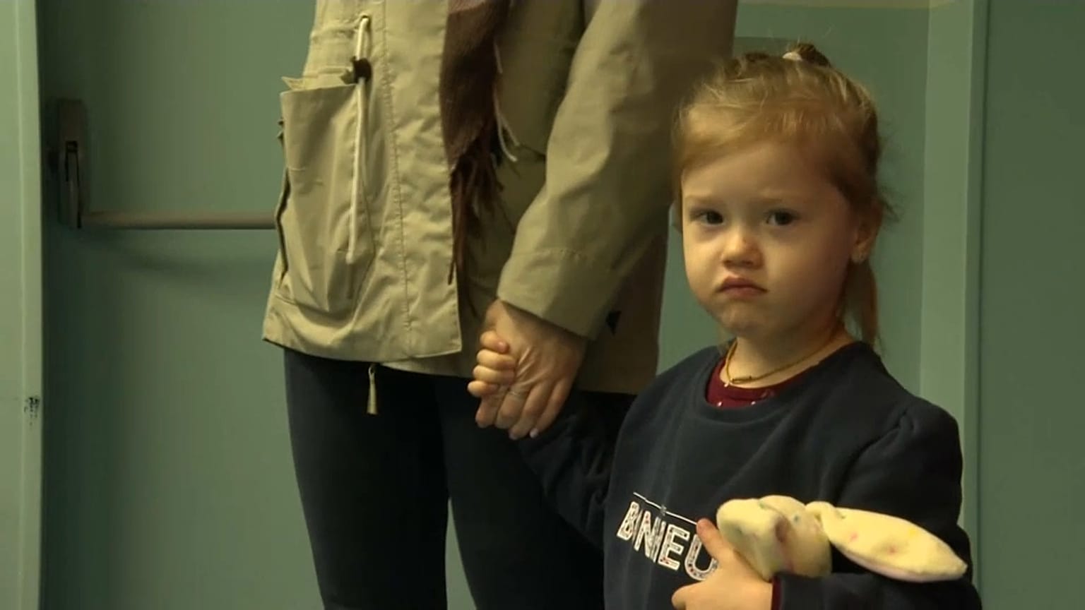 Kamila, 3 ans et demi vient d'arriver à Dax (Landes) avec sa maman depuis la ville d'Irpin à côté de la capitale ukrainienne Kyiv.