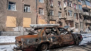 Enfermos de COVID-19 y bajo el fuego ruso: la dura realidad de los pacientes de Járkov