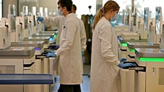 Ein Covid-Testlabor in England