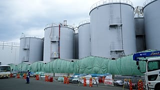 Резервуары с радиоактивной водой, которая использовалась для охлаждения энергоблоков АЭС Фукусима. 3 марта 2022