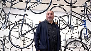 L'artiste chinois Ai Weiwei lors de l'ouverture de son exposition "à la recherche de l'humanité" au musée Albertina de Vienne, en Autriche, le 15 mars 2022.