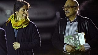 Nazanin Zaghari-Ratcliffe et Anoosheh Ashoori sur le tarmac de l'aéroport de la Royal Air Force Brize Norton, Royaume-Uni, le 17 mars 2022