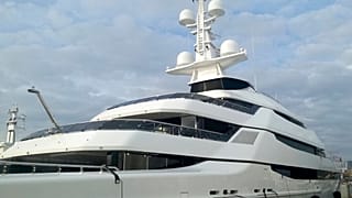 Le superyacht d'un oligarque immobilisé dans le port de Barcelone 