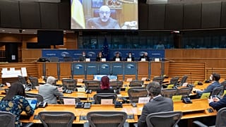 Ucrânia: Ministro da Defesa pede aos eurodeputados mais armas
