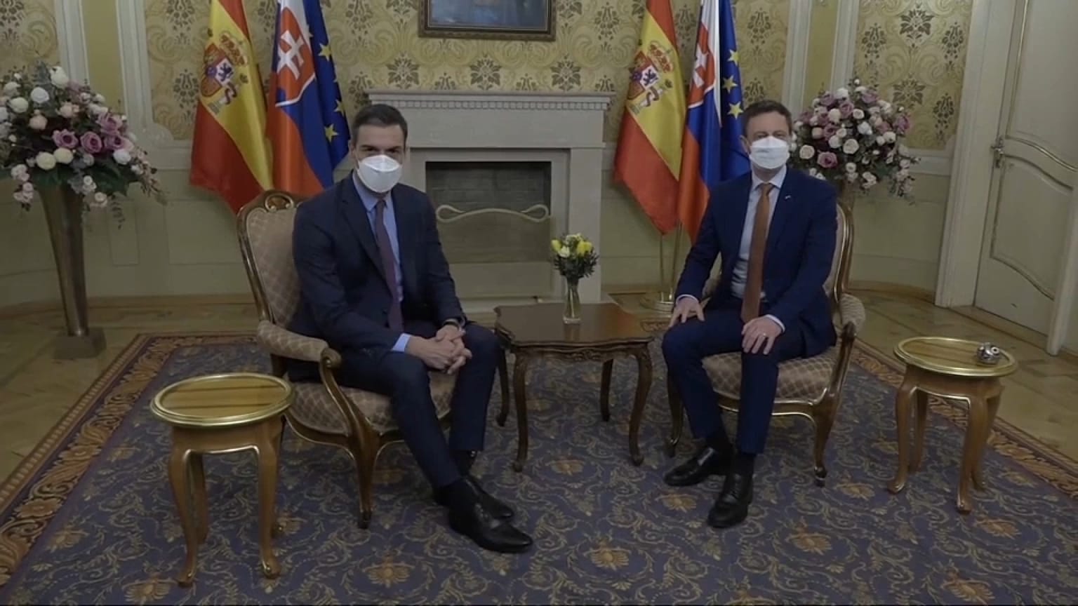 El presidente español Pedro Sánchez visitó al primer ministro de Eslovaquia Eduard Heger