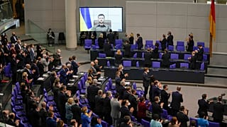 Volodymyr Zelensky s'exprime par visioconférence face au députés allemands, le 17 mars 2022, Berlin, Allemagne