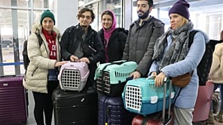 Ukrayna'da eğitim gören öğrenciler evcil hayvanlarıyla Türkiye'ye döndü