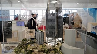 تصميم للمهندس جان نوفيل "باريس لا ديفينس" في معرض العقارات الدولي في كان، فرنسا.