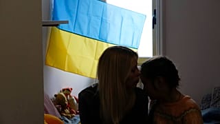 Archives : une Ukrainienne et sa fille recueillies à Castel Gandolfo près de Rome, le 11/03/2022