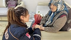 Donmak üzereyken bulunan kadın AFAD görevlisine teşekkür etti 