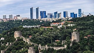 İş Bankası ve Denizbank ayrı ayrı yaptıkları açıklamada Mir kullanımını askıya aldıklarını açıklamıştı