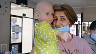 Καρκινοπαθή παιδιά από την Ουκρανία αναζητούν θεραπεία στην Πολωνία