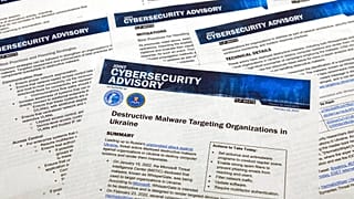 Un avis de cybersécurité publié par la Cybersecurity & Infrastructure Security Agency photographié le lundi 28 février 2022.