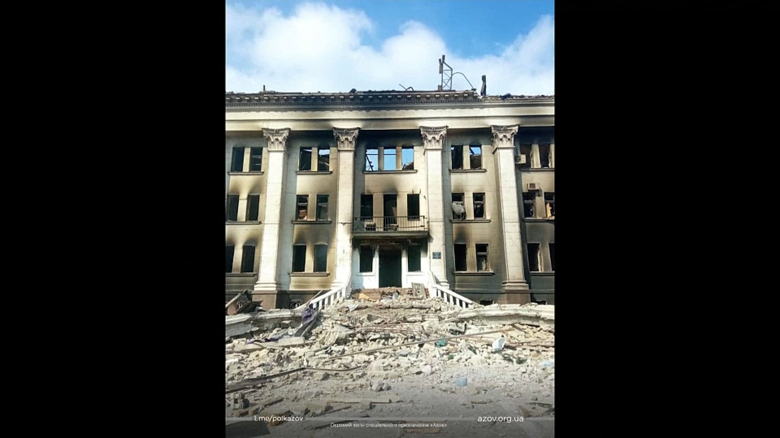 Estavam mais de 1000 pessoas no edifício aquando dos bombardeamentos