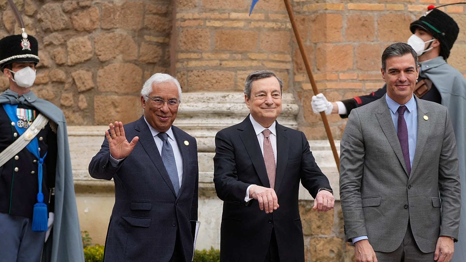 António Costa, Mario Draghi e Pedro Sánchez juntos em Roma